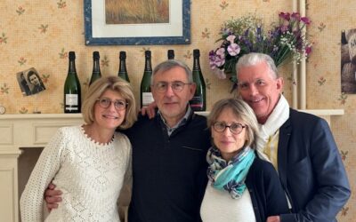 Deux couples de la région aux prises avec le vigneron Raymond!